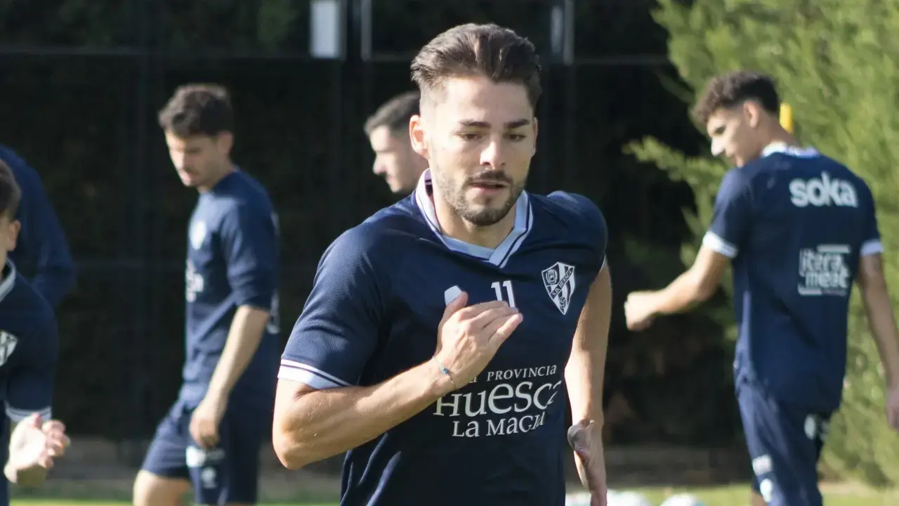 Liberto Beltr&aacute;n, durante el entrenamiento de esta ma&ntilde;ana con la SD Huesca. Fotograf&iacute;a: SD Huesca.
