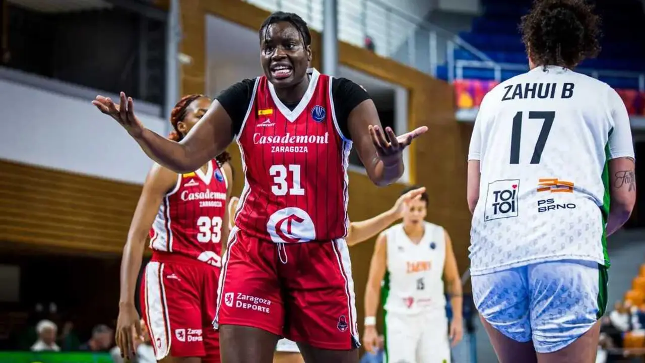 Aminata Gueye, durante el encuentro ante Basket Landes. Fotograf&iacute;a: FIBA.