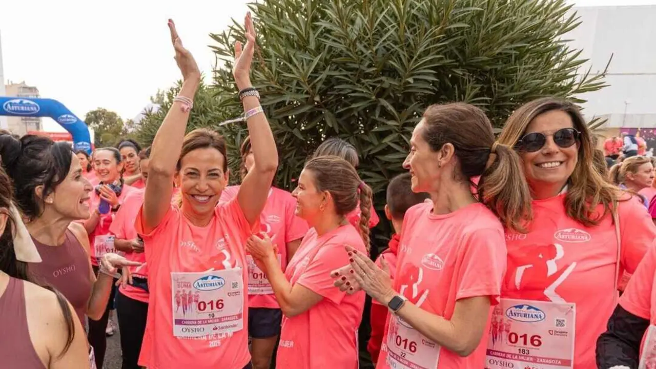 La alcaldesa de Zaragoza, Natalia Chueca, tras correr la Carrera de la Mujer. Fotograf&iacute;a: Laura Trives.