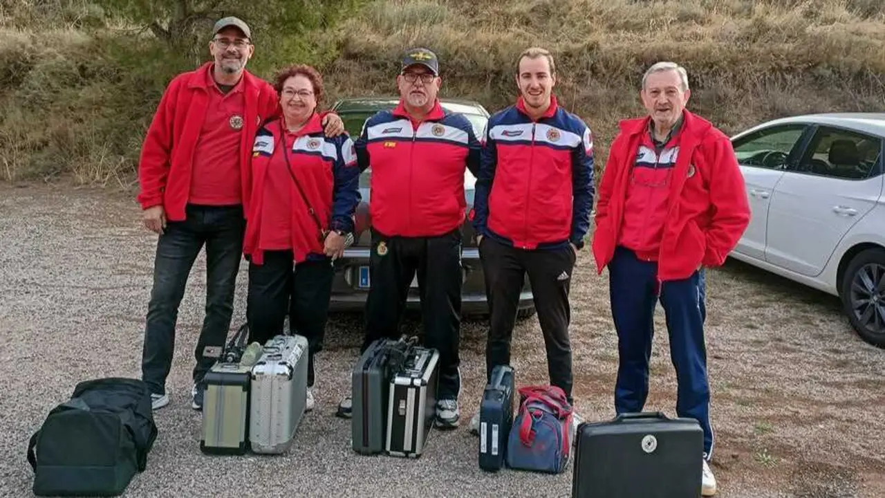 Equipo de Fraga, con las maletas hechas y prestos para competir. Fotograf&iacute;a: Club Tiro Loreto.