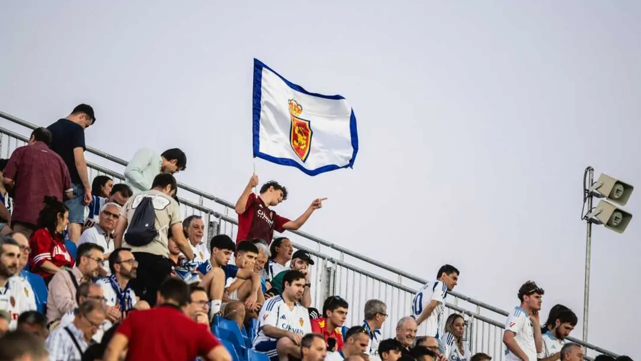Afici&oacute;n del Real Zaragoza durante un partido en el Ibercaja Estadio / Marcos Cebri&aacute;n