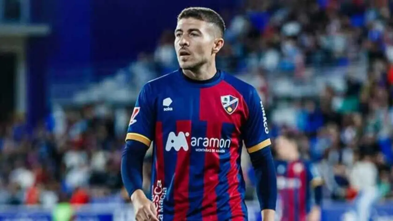 Francisco Portillo, durante un partido con la SD Huesca. Fotograf&iacute;a: SD Huesca.