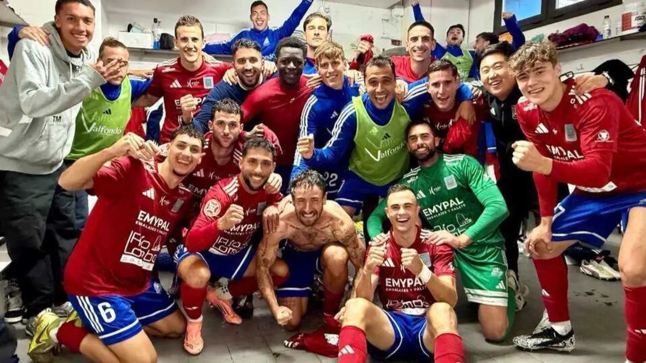 La SD Tarazona celebrando el triunfo en el vestuario. Fotograf&iacute;a: SD Tarazona.