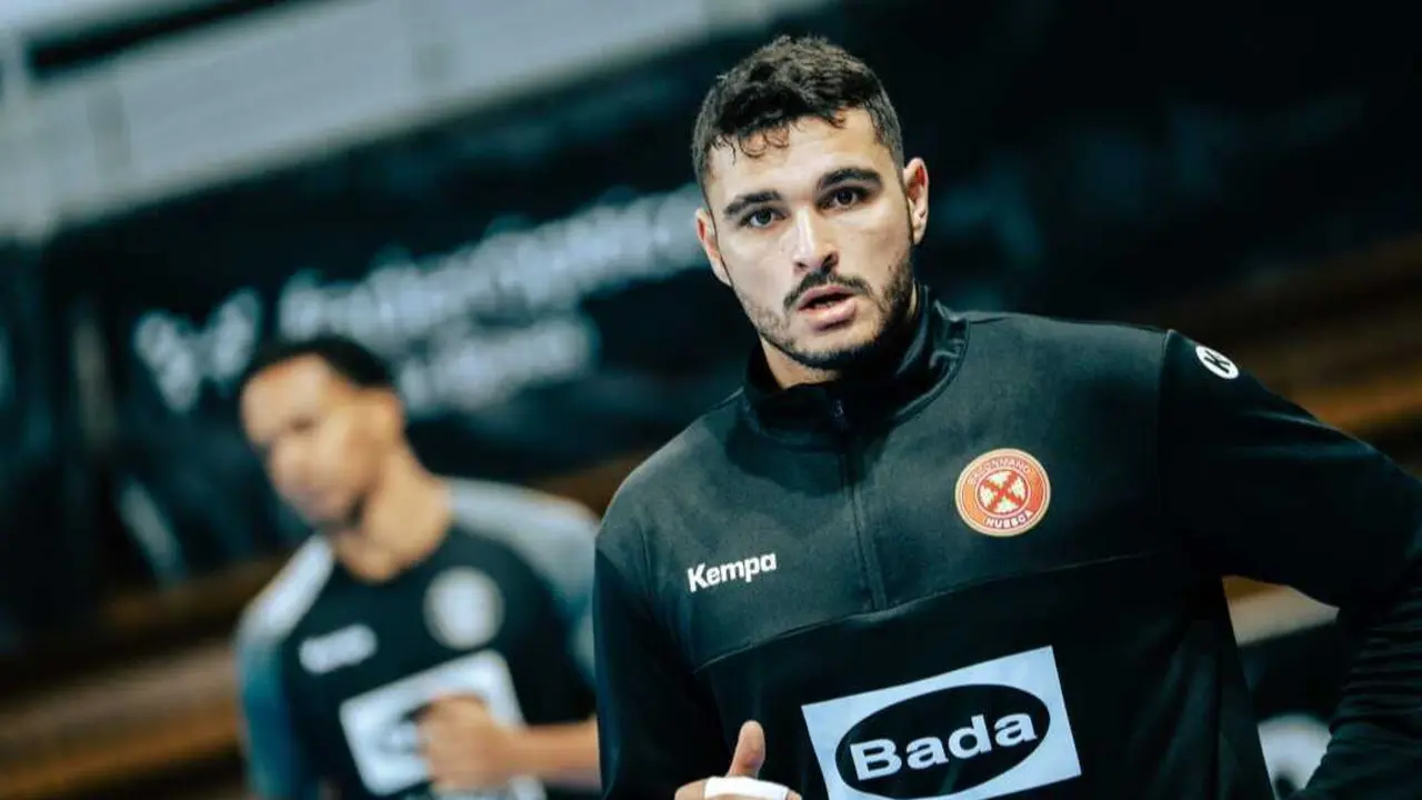 Ben Tekaya, durante un entrenamiento con el Bada Huesca. Fotograf&iacute;a: BM Huesca.