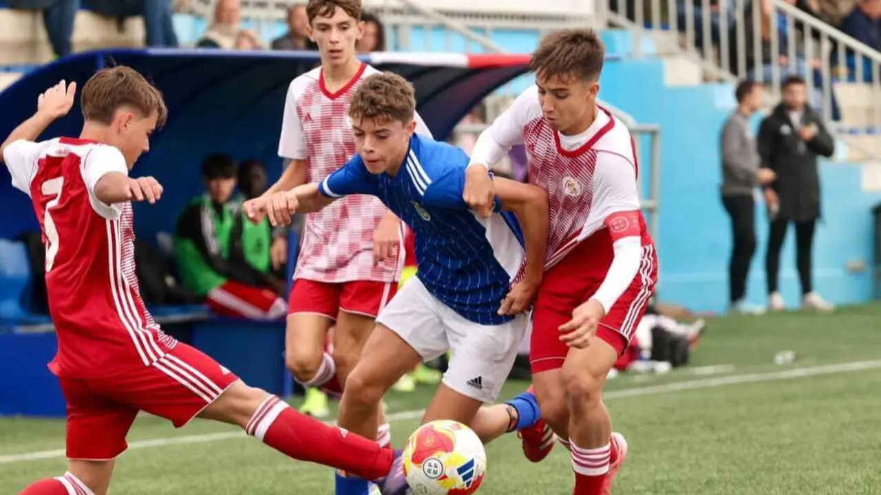 Imagen del duelo matutino disputado por la Sub14 ante Castilla y Le&oacute;n. Fotograf&iacute;a: Rub&eacute;n Losada / RFAF.