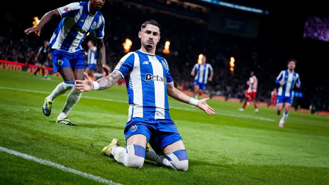 Borja Sainz celebrando un gol con el Oporto