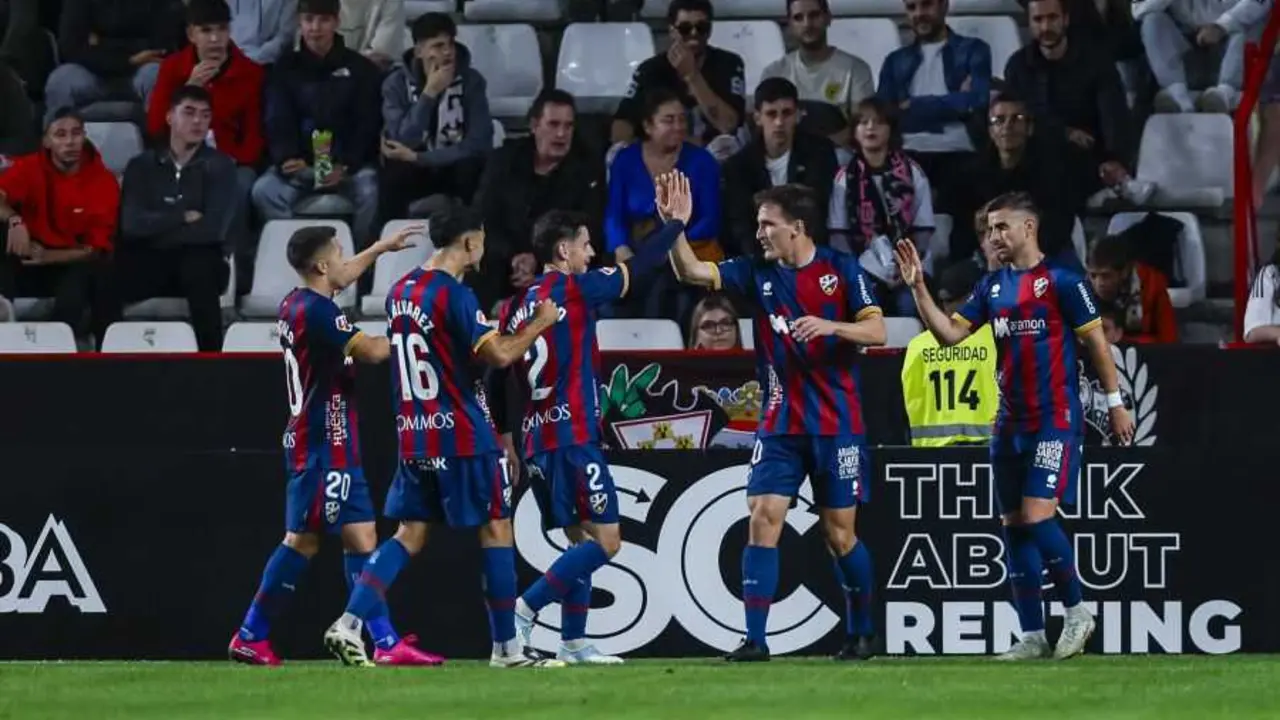 Jugadores de la SD Huesca celebrando un gol ante el Albacete / LaLiga