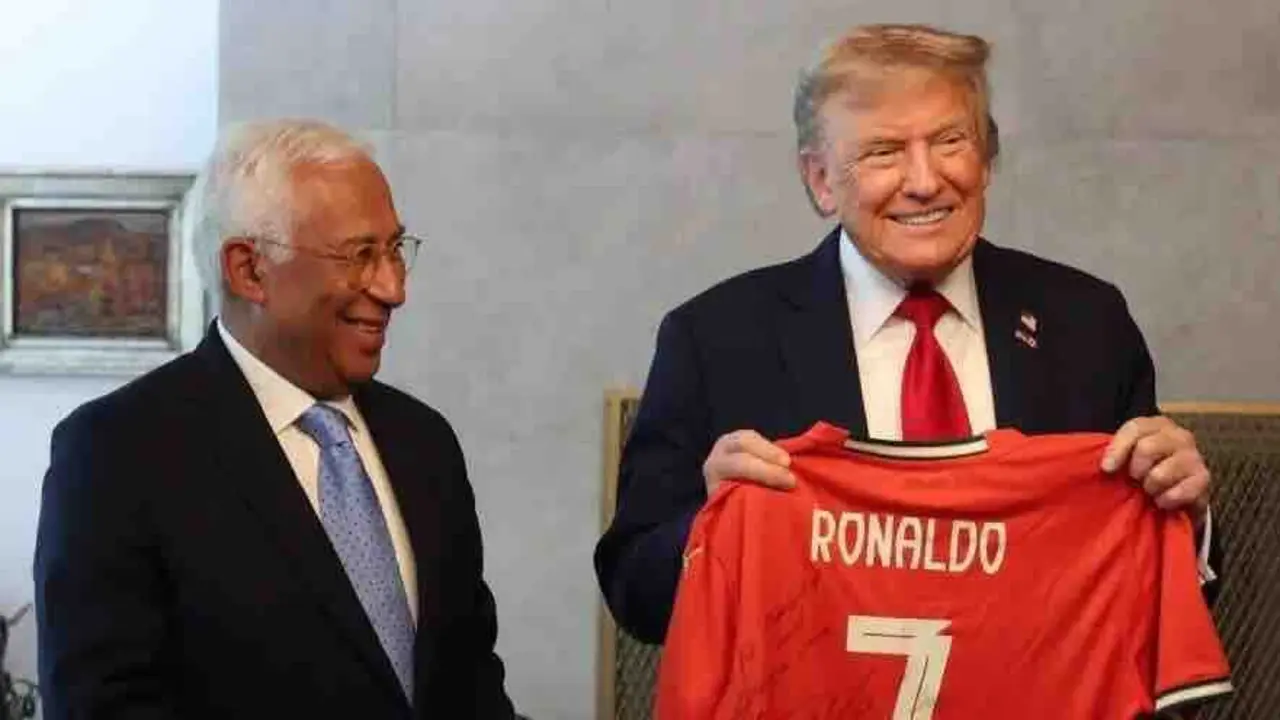 Trump recibe una camiseta de Ronaldo / 'X'