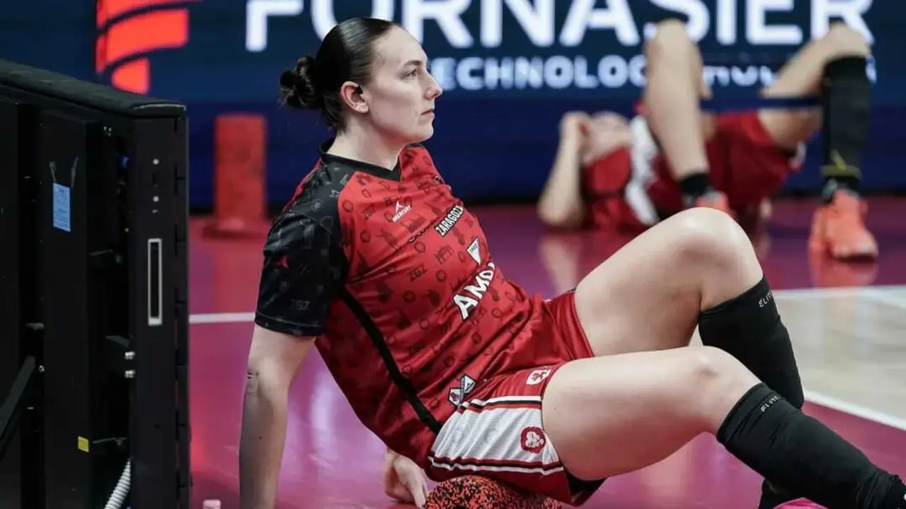 Merritt Hempe, concentrada antes del duelo ante el Reyer Venezia. Fotograf&iacute;a: FIBA.