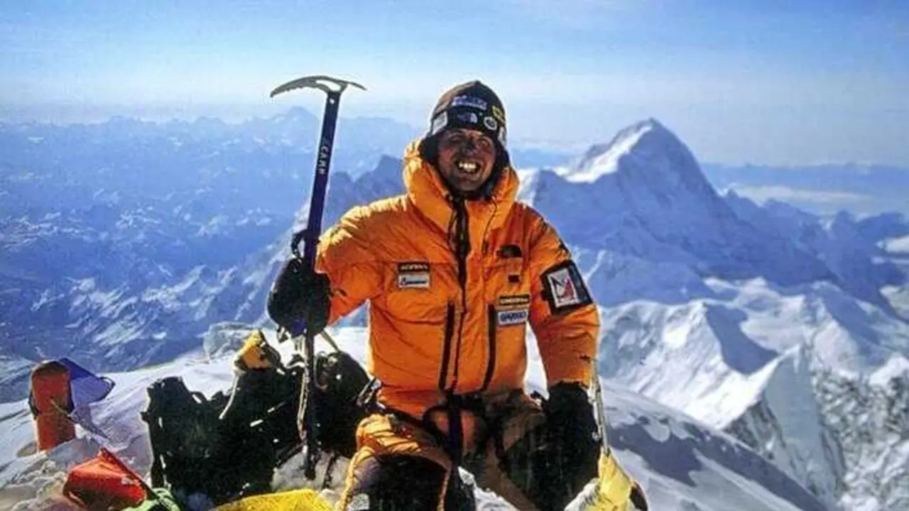 Simone Moro vuelve en invierno al Manaslu