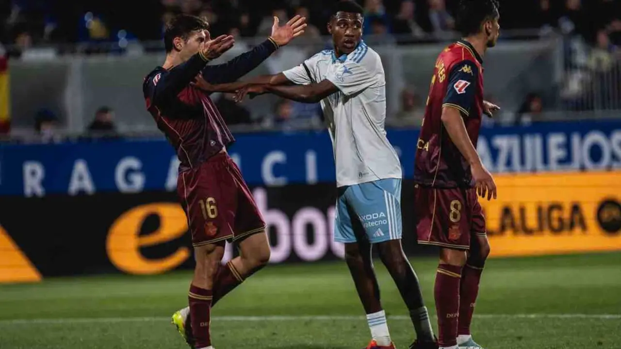Ale Gomes con el Real Zaragoza / MARCOS CEBRI&Aacute;N