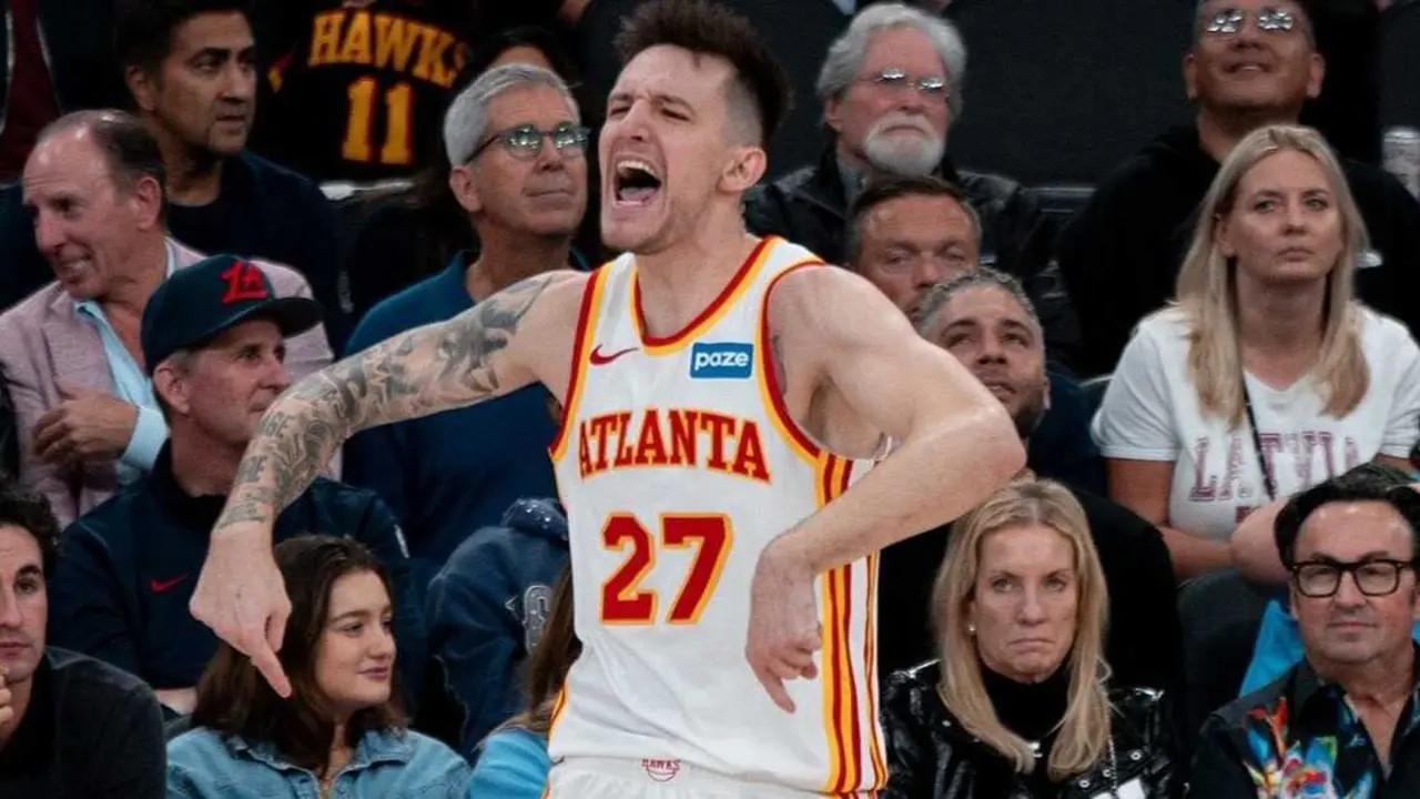 V&iacute;t Krejč&iacute;, en pleno &eacute;xtasis tras anotar uno de sus ocho triples. Fotograf&iacute;a: Atlanta Hawks.