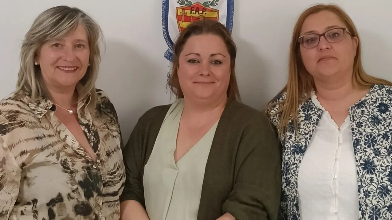 De izquierda a derecha, la directiva de FaFEARPA: Sonia Arcega (Presidenta), Raquel Borruecos (Vicepresidenta) y Rosa Jarque (Tesorera).