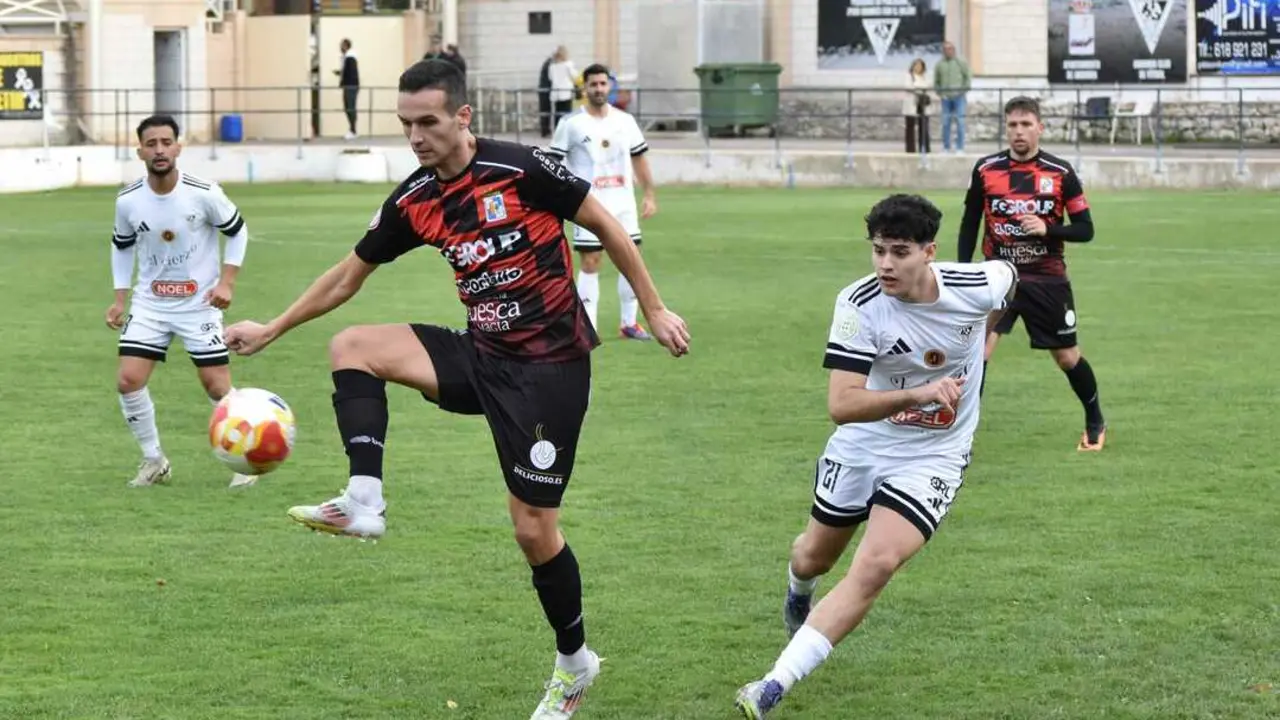Imagen de un encuentro entre el Tamarite y el Andorra de Tercera RFEF / Tamarite