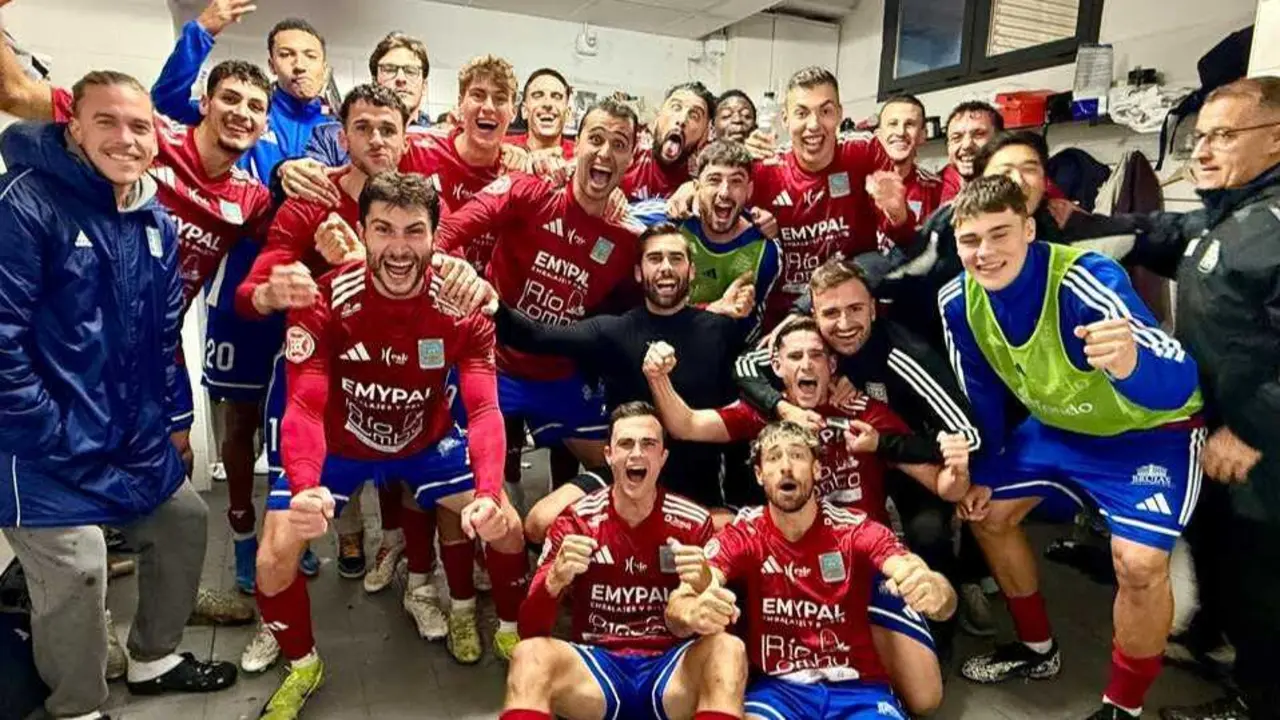 La SD Tarazona, en pleno &eacute;xtasis, celebrando el triunfo ante el Villarreal 'B'. Fotograf&iacute;a: SDT.