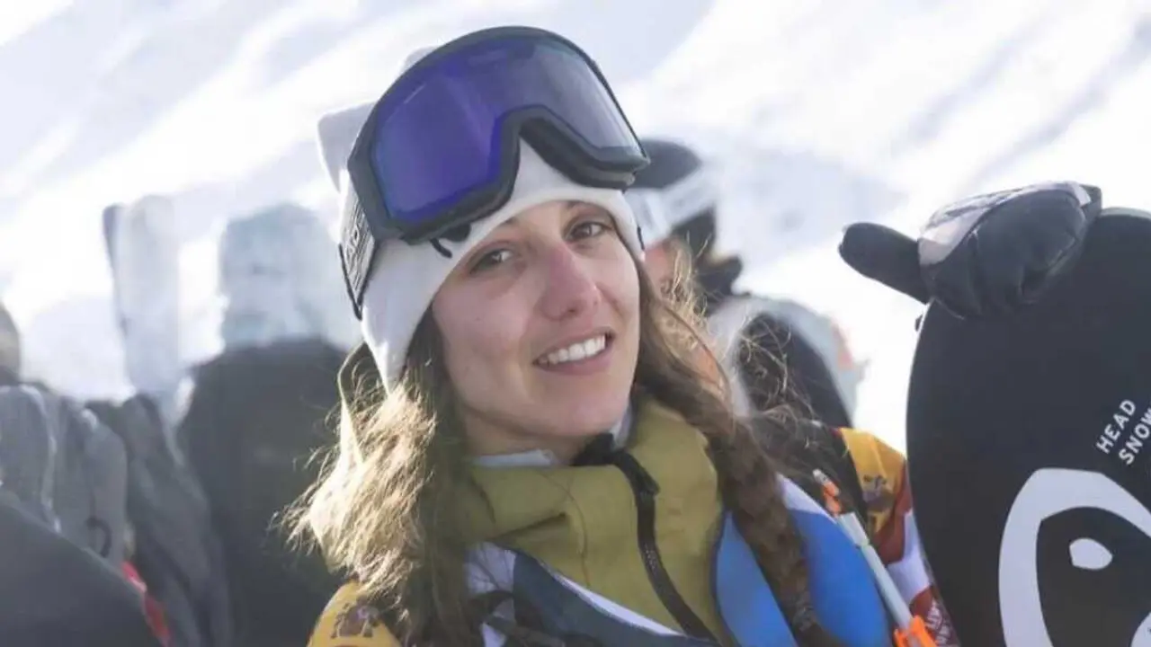 N&uacute;ria Cast&aacute;n, durante un torneo de freeride. Fotograf&iacute;a: RRSS de la freerider.
