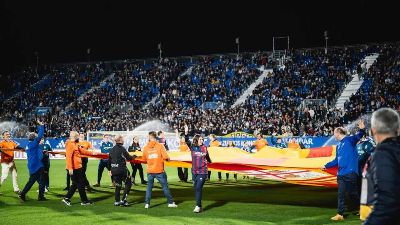 Ambiente en el Ibercaja Estadio durante el derbi aragon&eacute;s / Marcos Cebri&aacute;n