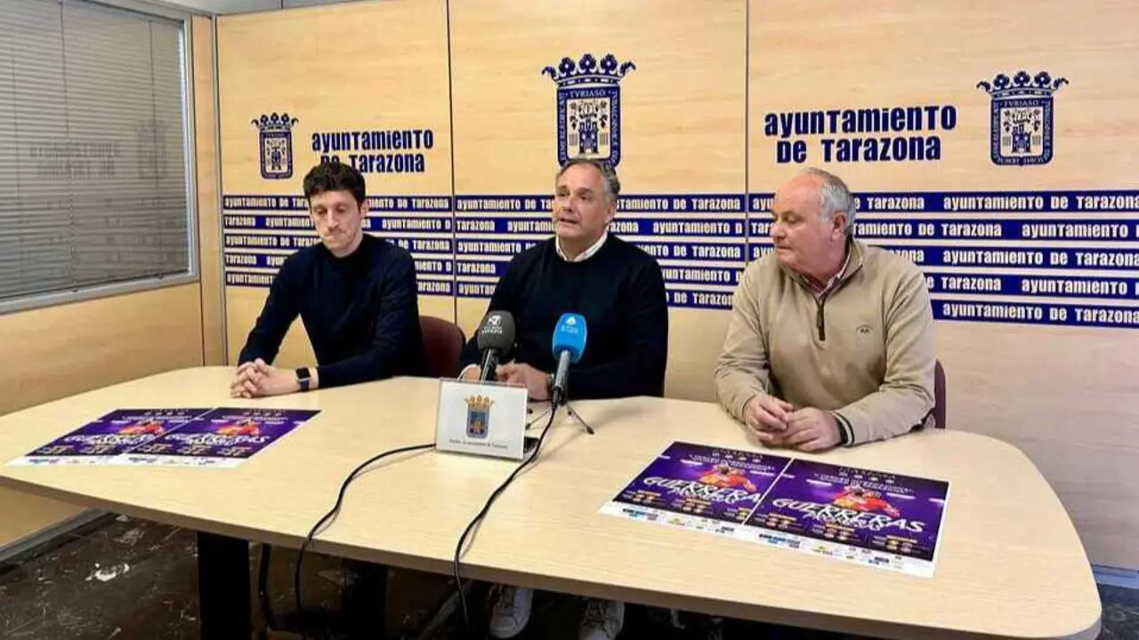 Imagen de la presentaci&oacute;n en el Ayuntamiento de Tarazona donde han comparecido Tono Jaray, Juan Carlos Cama&ntilde;o y Carlos Ba&ntilde;os.