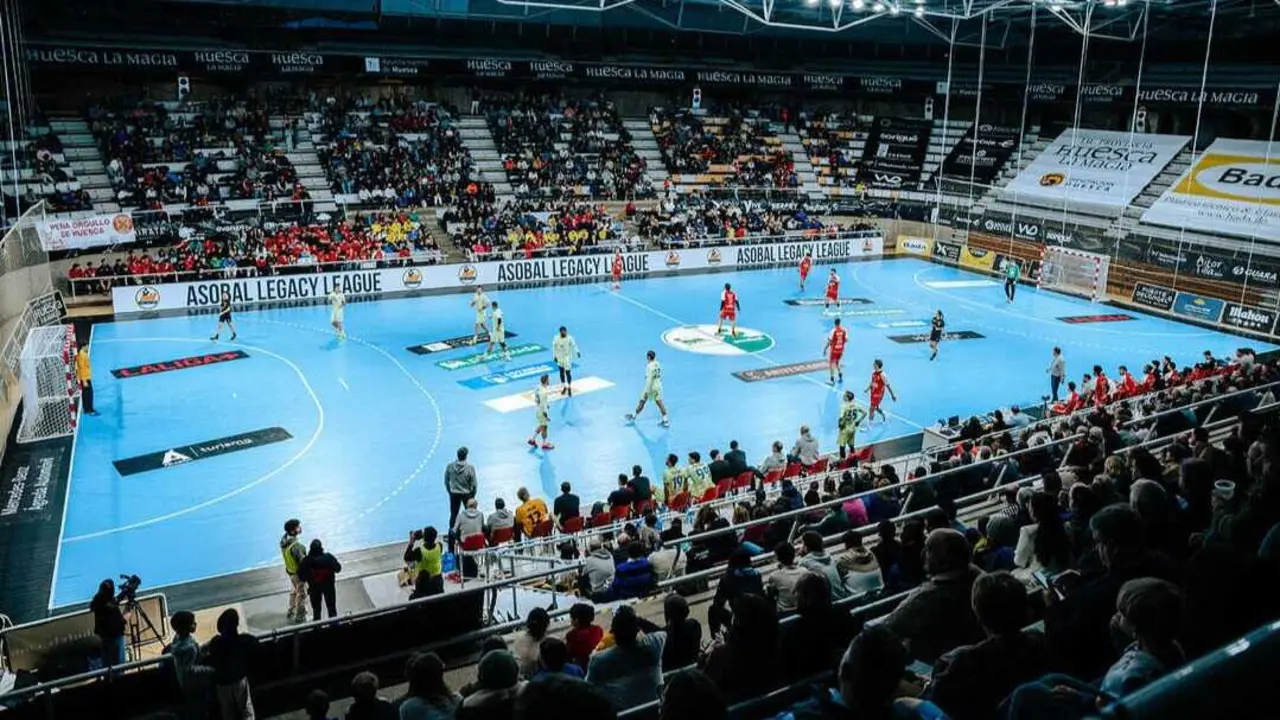 Imagen del pasado duelo entre Bada Huesca y Bar&ccedil;a. Fotograf&iacute;a: Bada Huesca.