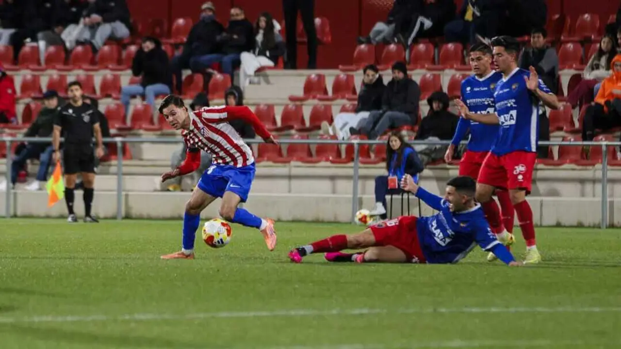Imagen del duelo disputado entre el filial rojiblanco y el CD Teruel. Fotograf&iacute;a: Atl&eacute;tico Madrile&ntilde;o.