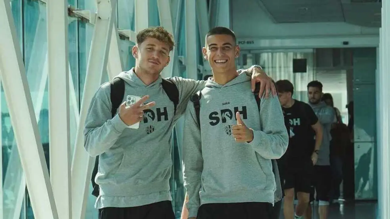 Arribas y Hugo P&eacute;rez antes de coger un avi&oacute;n / SD Huesca