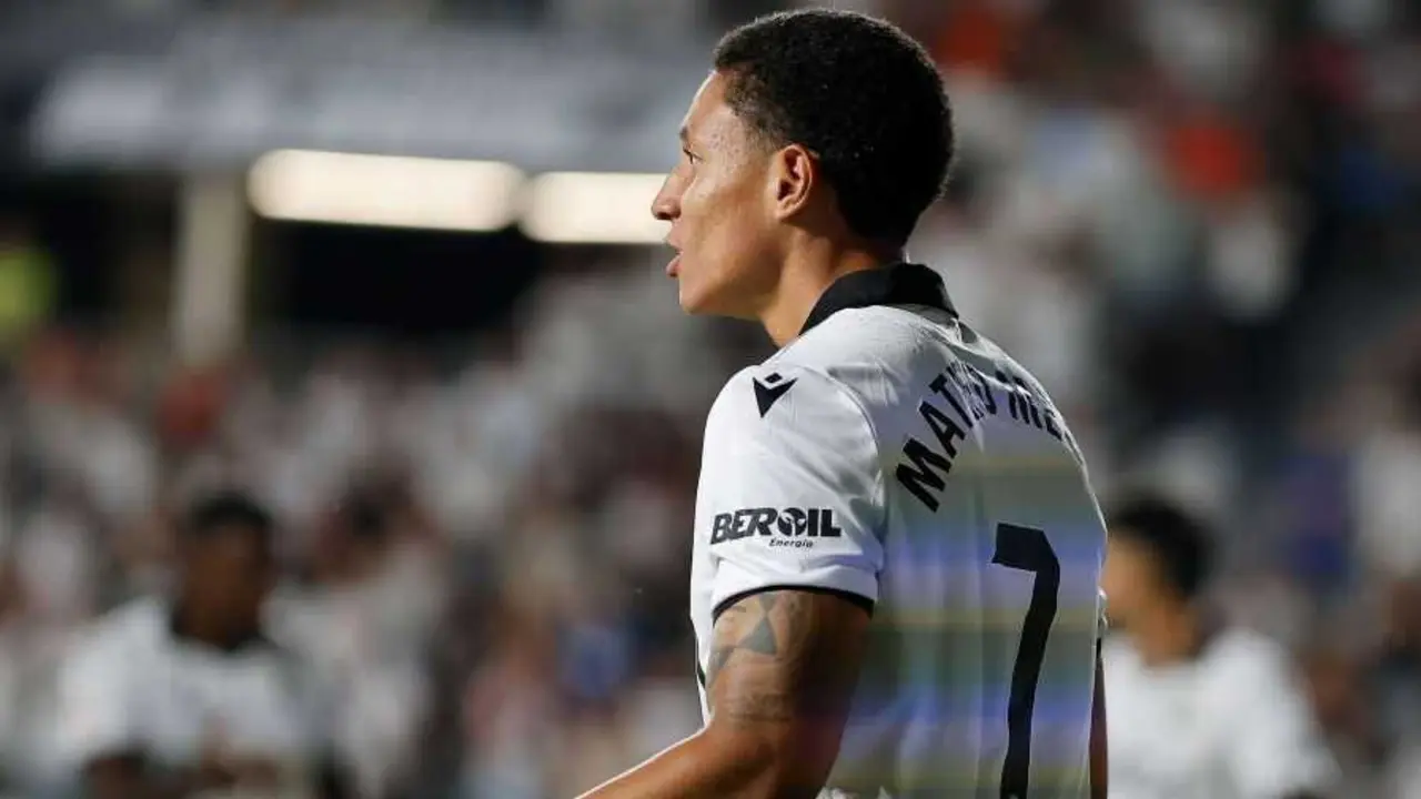 Mateo Mej&iacute;a en un partido con el Burgos / LaLiga
