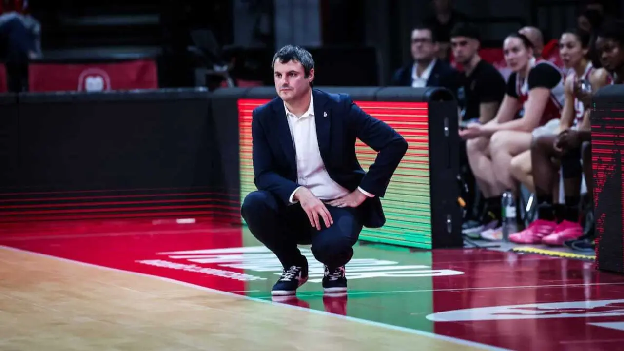 Carlos Cantero, concentrado durante el duelo ante Perfumer&iacute;as Avenida. Fotograf&iacute;a: Esther Casas / Casademont Zaragoza.