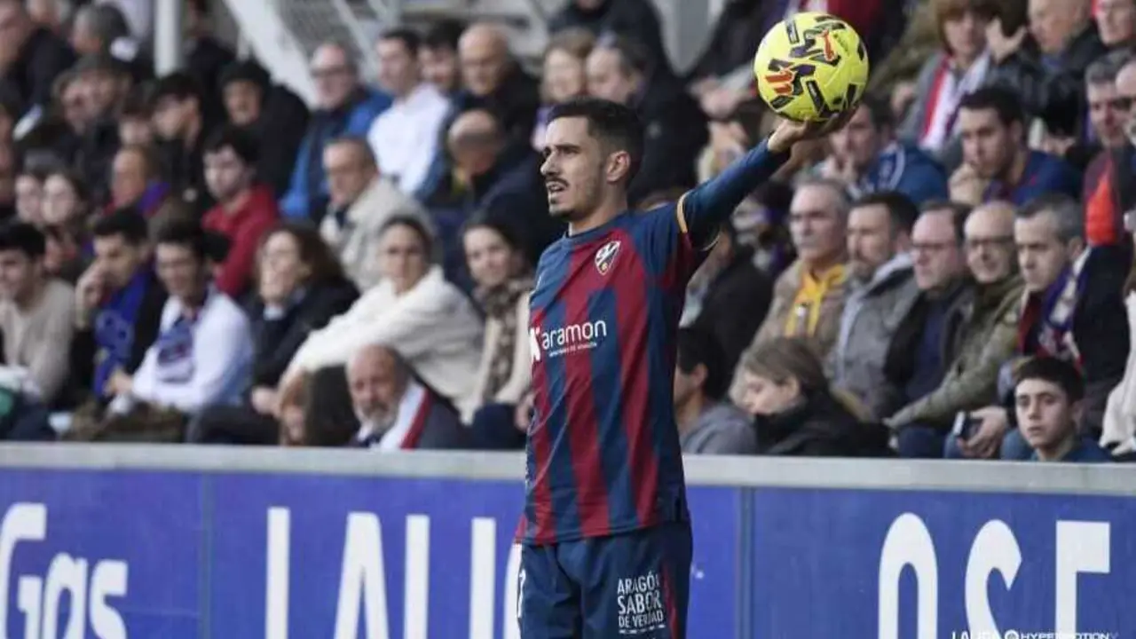 Julio Alonso durante un partido con la SD Huesca / LaLiga