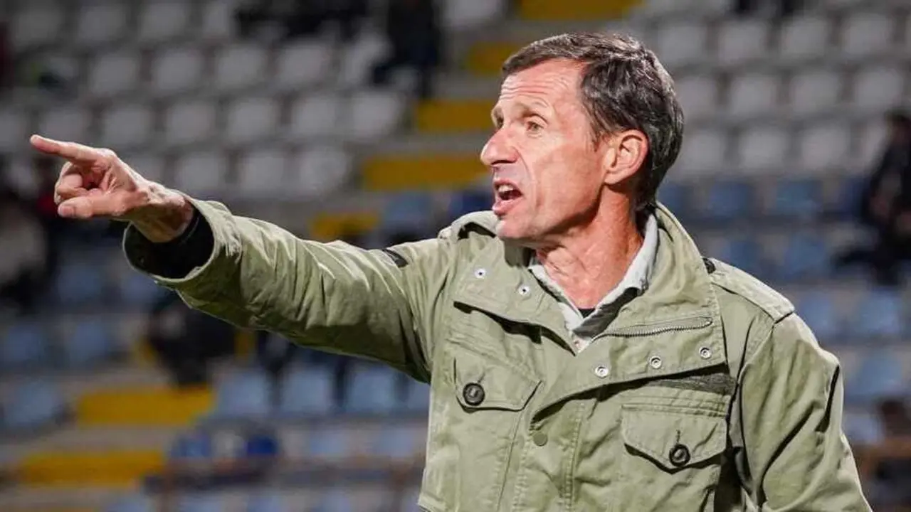 Ziganda dirigiendo a la Cultural / Cultural y Deportiva Leonesa