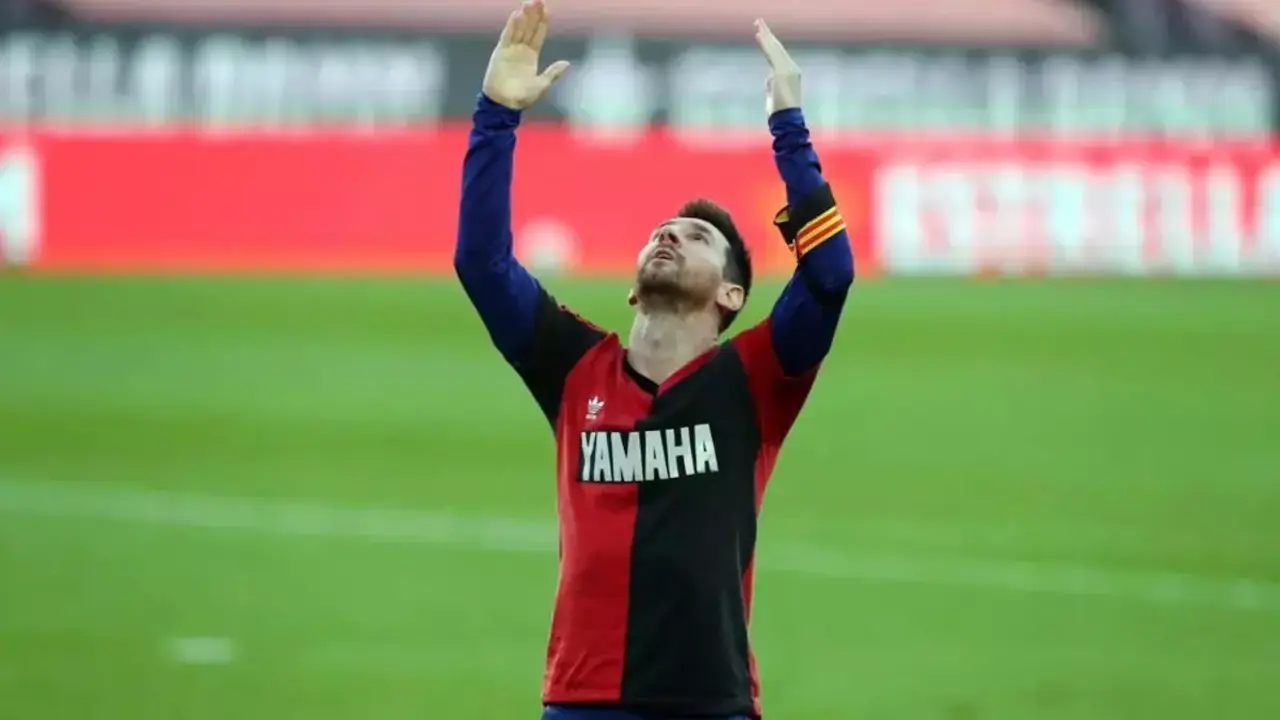 Celebraci&oacute;n de Leo Messi con la camiseta de Newell's / FCB