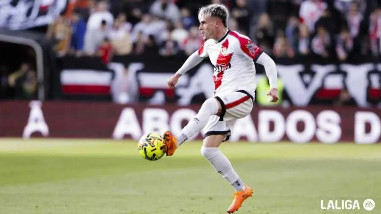 Pep Chavarr&iacute;a durante un partido con el Rayo Vallecano