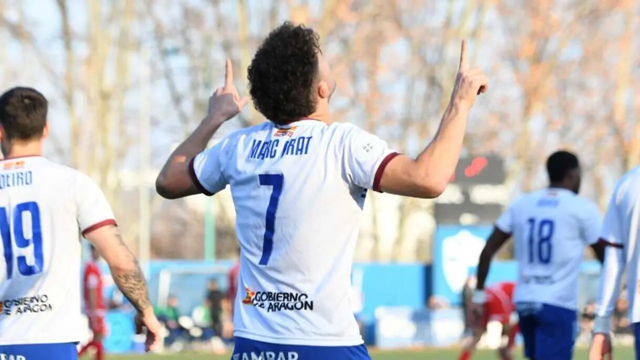 Marc Prat celebrando un tanto en el derbi entre CD Ebro y Utebo FC. Fotograf&iacute;a: CD Ebro.