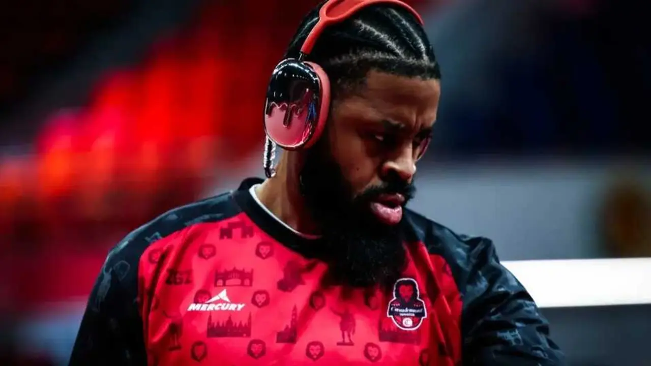 DJ Stephens, concentrado antes de un duelo europeo. Fotograf&iacute;a: FIBA.
