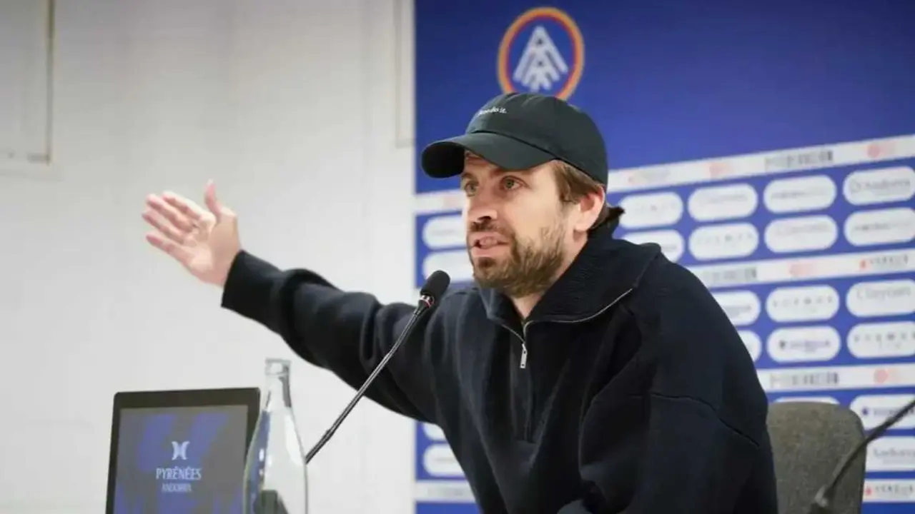 Gerard Piqu&eacute; en la sala de prensa del FC Andorra. Fotograf&iacute;a: FC Andorra.