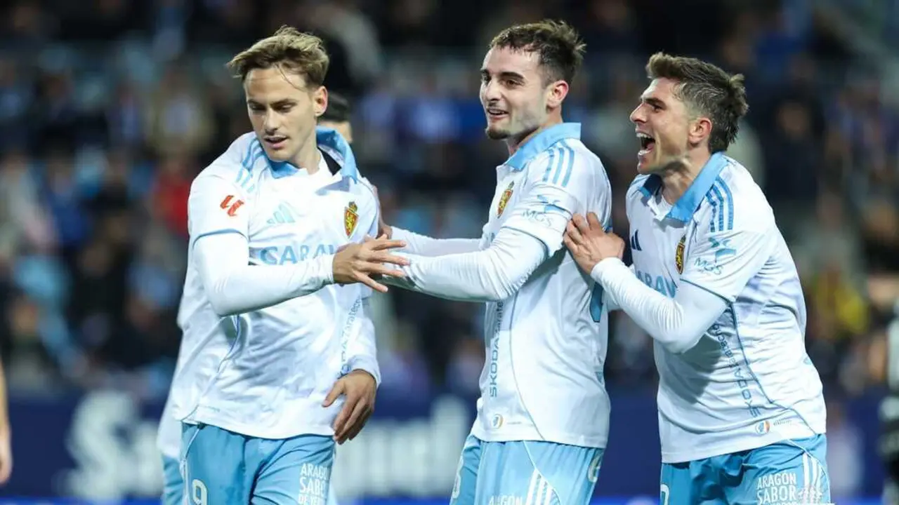 Jugadores del Real Zaragoza celebran gol ante el M&aacute;laga / RZ