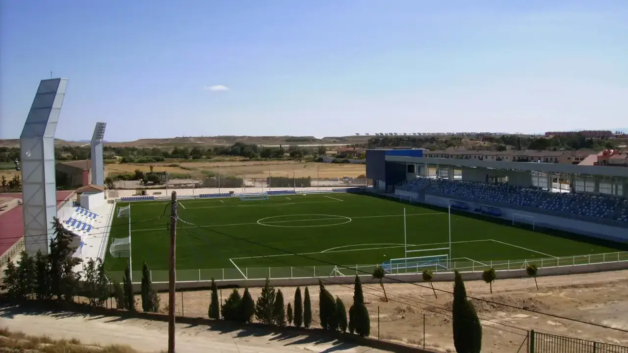 Estadio Municipal de Ejea, lugar que ser&aacute; escenario de los partidos de los equipos absolutos. Fotograf&iacute;a: sdejea.es.