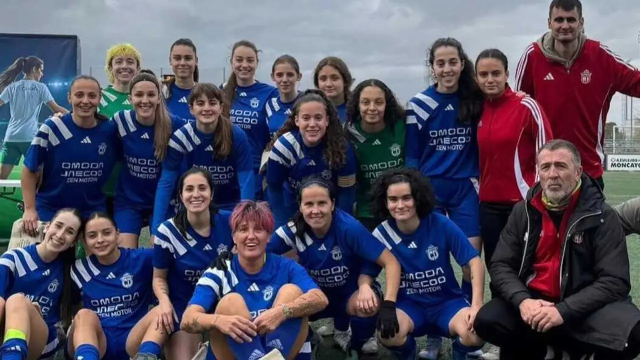 El CD San Gregorio celebrando el trofeo en El Olivar. Fotograf&iacute;a extra&iacute;da del Instagram del San Gregorio.