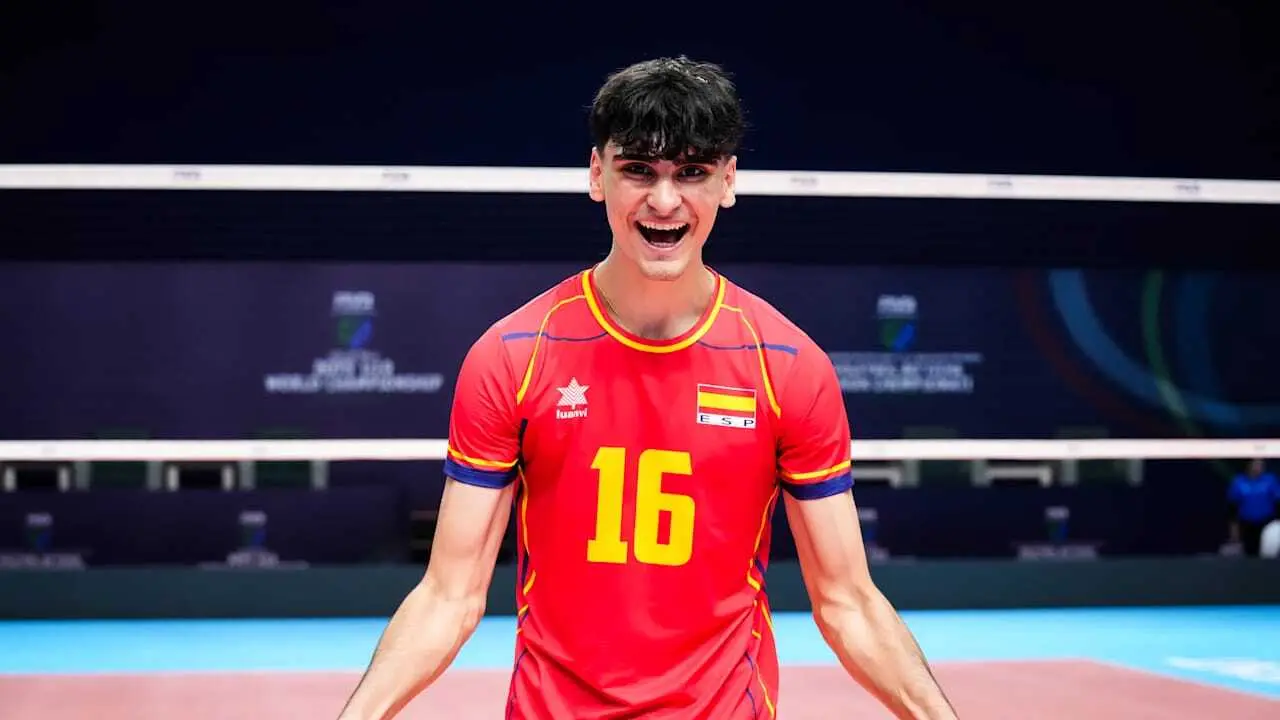 C&eacute;sar Irache, durante el Mundial con Espa&ntilde;a sub-19. Fotograf&iacute;a: RFEVB.