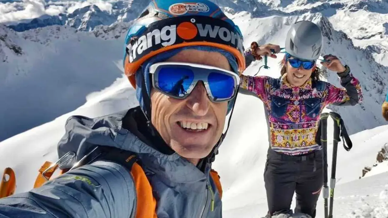 Jorge Garc&iacute;a Dihinx, junto a su mujer, en una de sus aventuras. Fotograf&iacute;a extra&iacute;da del Instagram del influencer y pediatra.