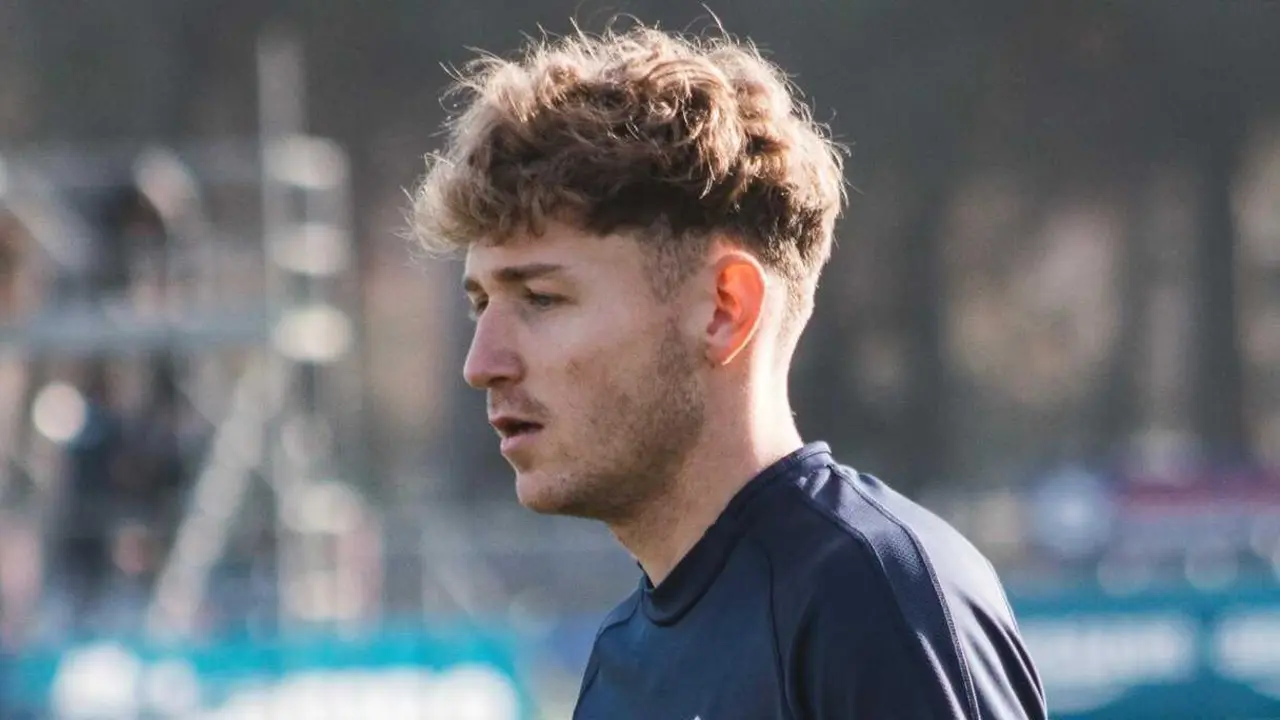 Hugo P&eacute;rez en un entrenamiento con el Huesca / SD Huesca