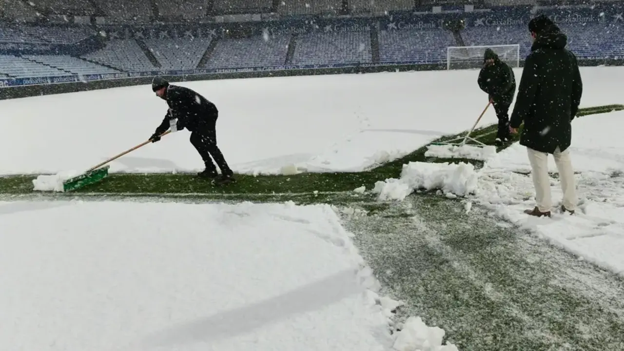 Nieve ca&iacute;da sobre el estadio de La Romareda / Real Zaragoza
