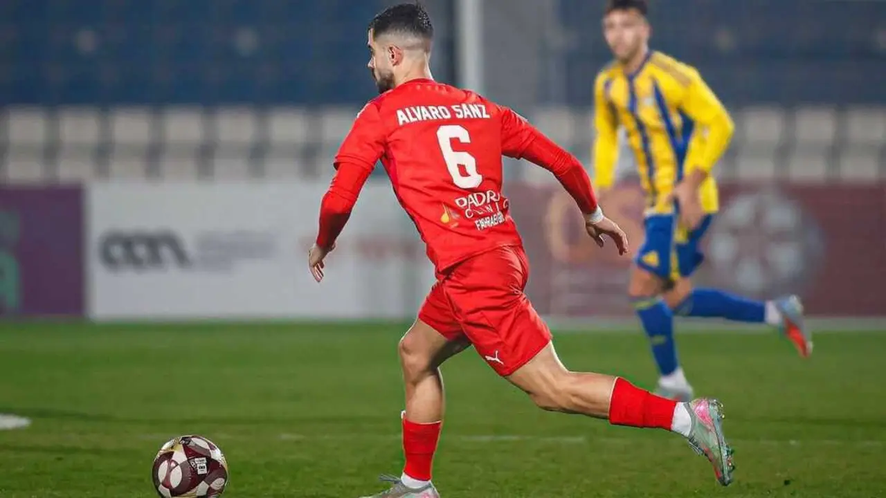 &Aacute;lvaro Sanz durante un partido con el Al-Shahania