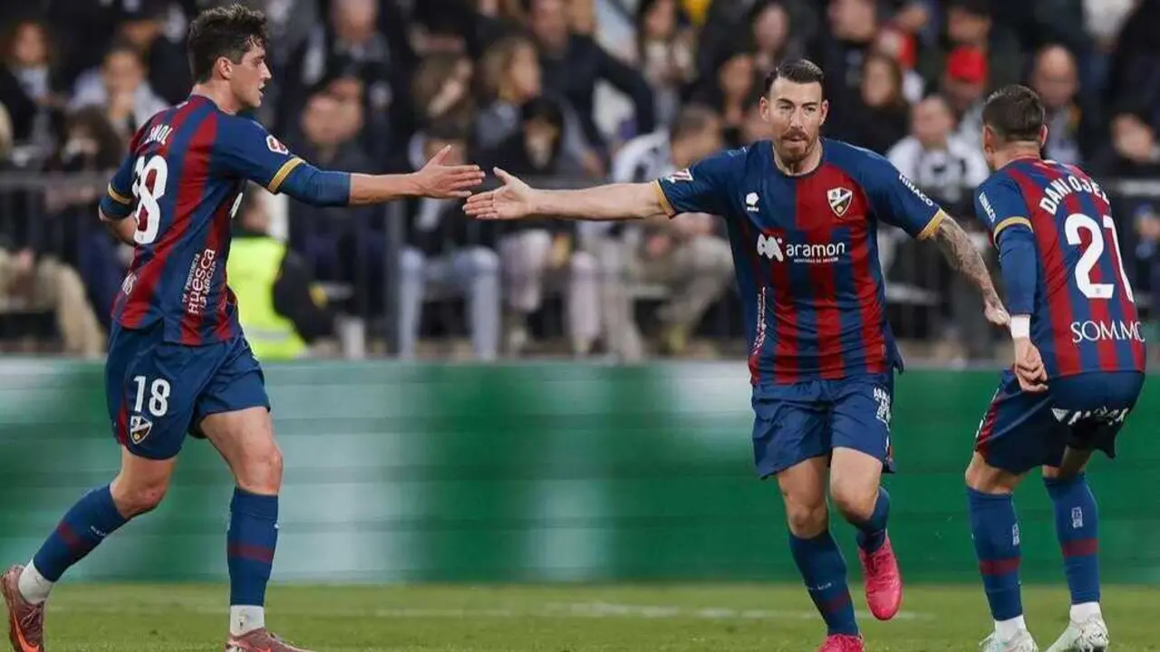 Sergi Enrich y Enol celebran un gol / LaLiga
