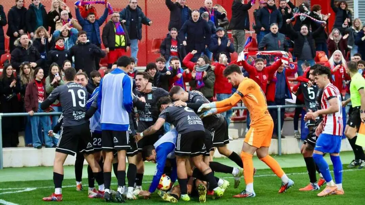 La SD Tarazona festeja el tanto ante el filial del Atl&eacute;tico de Madrid. Fotograf&iacute;a: SD Tarazona.