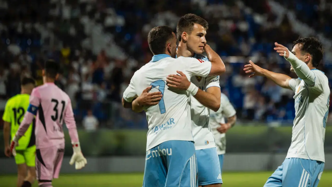 Bazdar con el Real Zaragoza / MARCOS CEBRI&Aacute;N