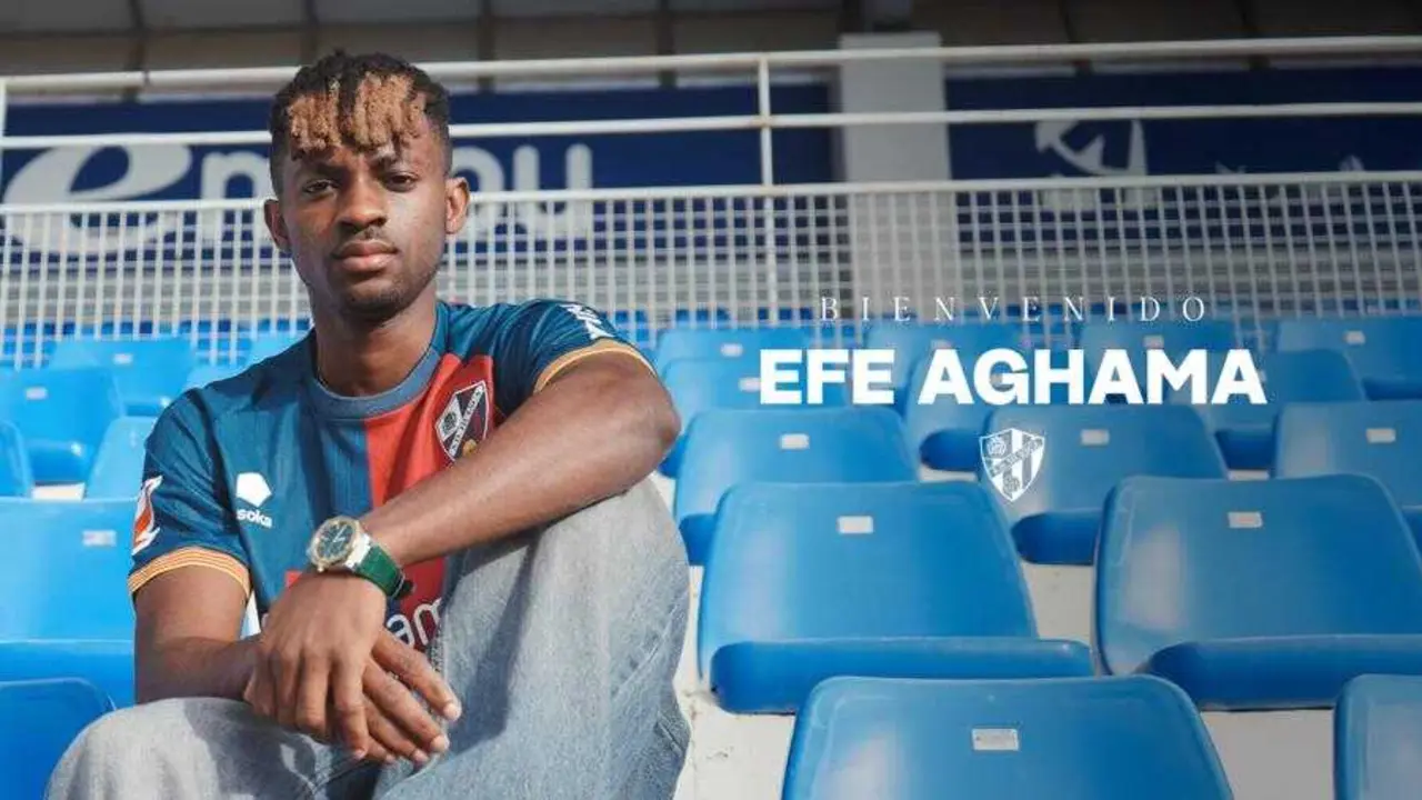 Efe con la camiseta del Huesca / SD Huesca