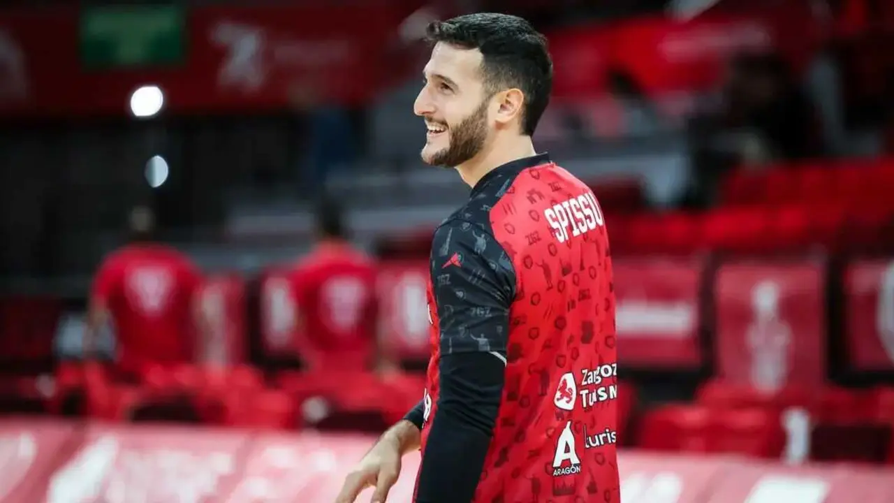 Marco Spissu durante una sesi&oacute;n de tiro antes de un duelo de FIBA Europe Cup. Fotograf&iacute;a: FIBA.