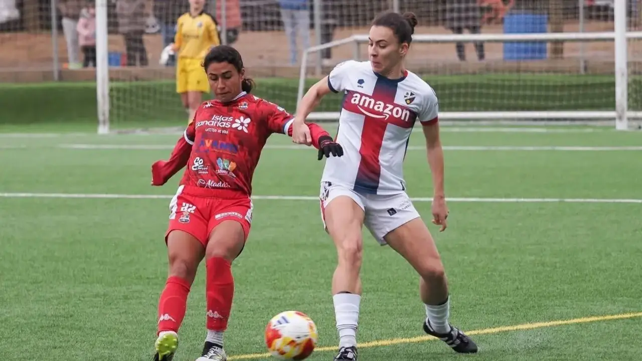 Imagen del duelo entre Real Uni&oacute;n de Tenerife y SD Huesca. Fotograf&iacute;a: SDH.