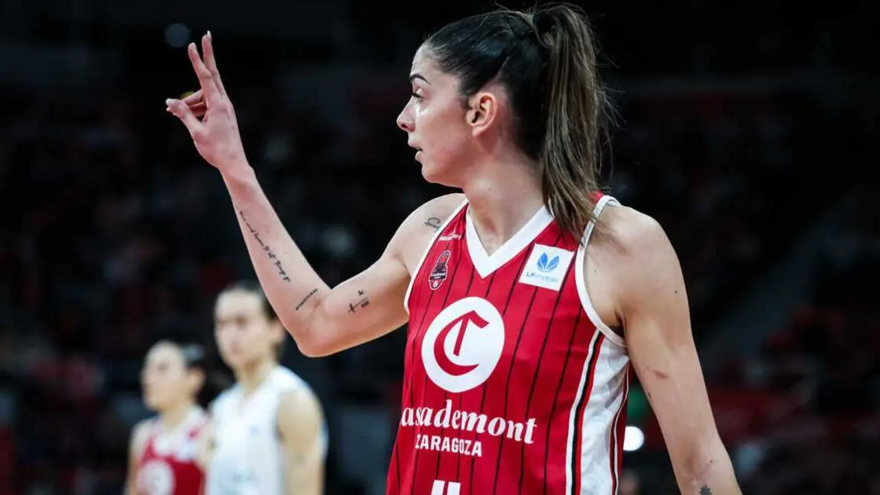 Mariona Ortiz, durante el duelo ante Jairis. Fotograf&iacute;a: Esther Casas / Casademont Zaragoza.