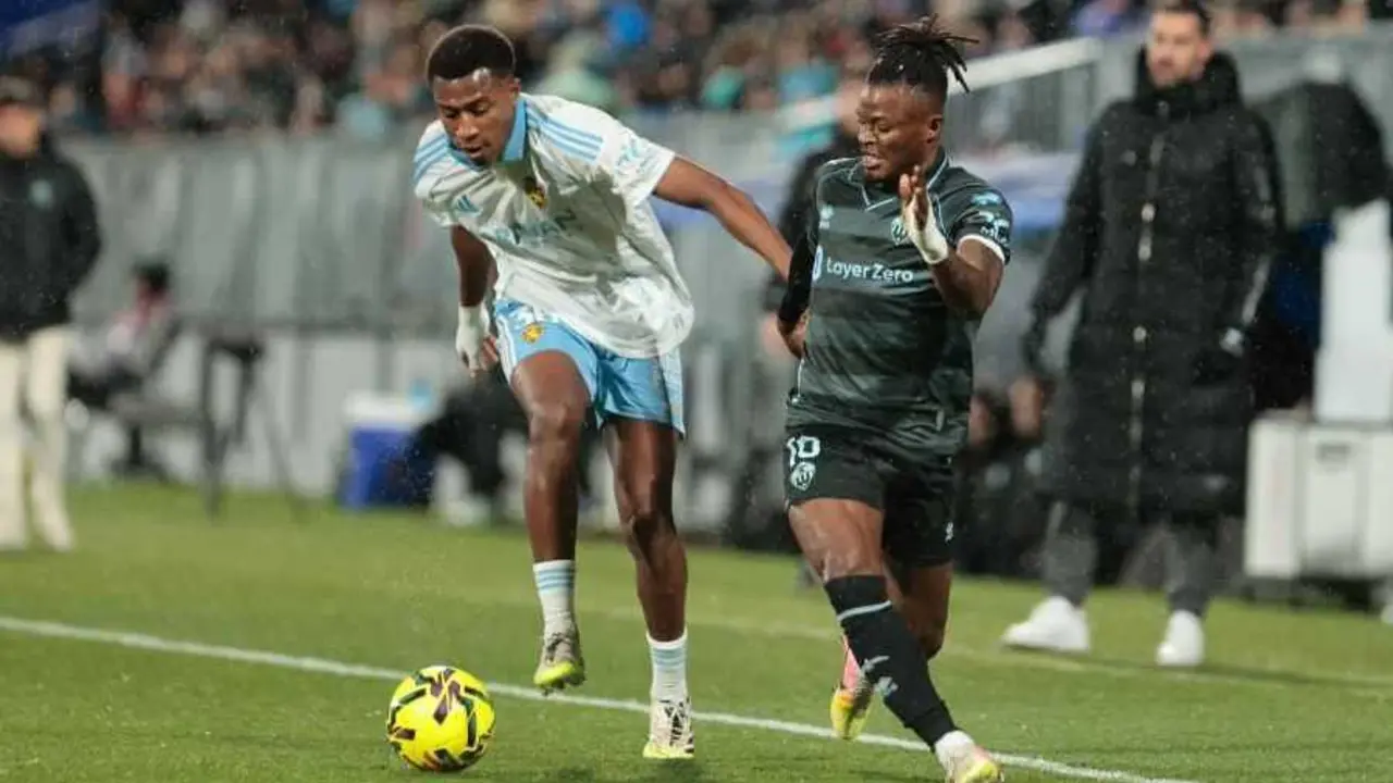 &Aacute;lex Gomes durante un partido con el Real Zaragoza / LaLiga